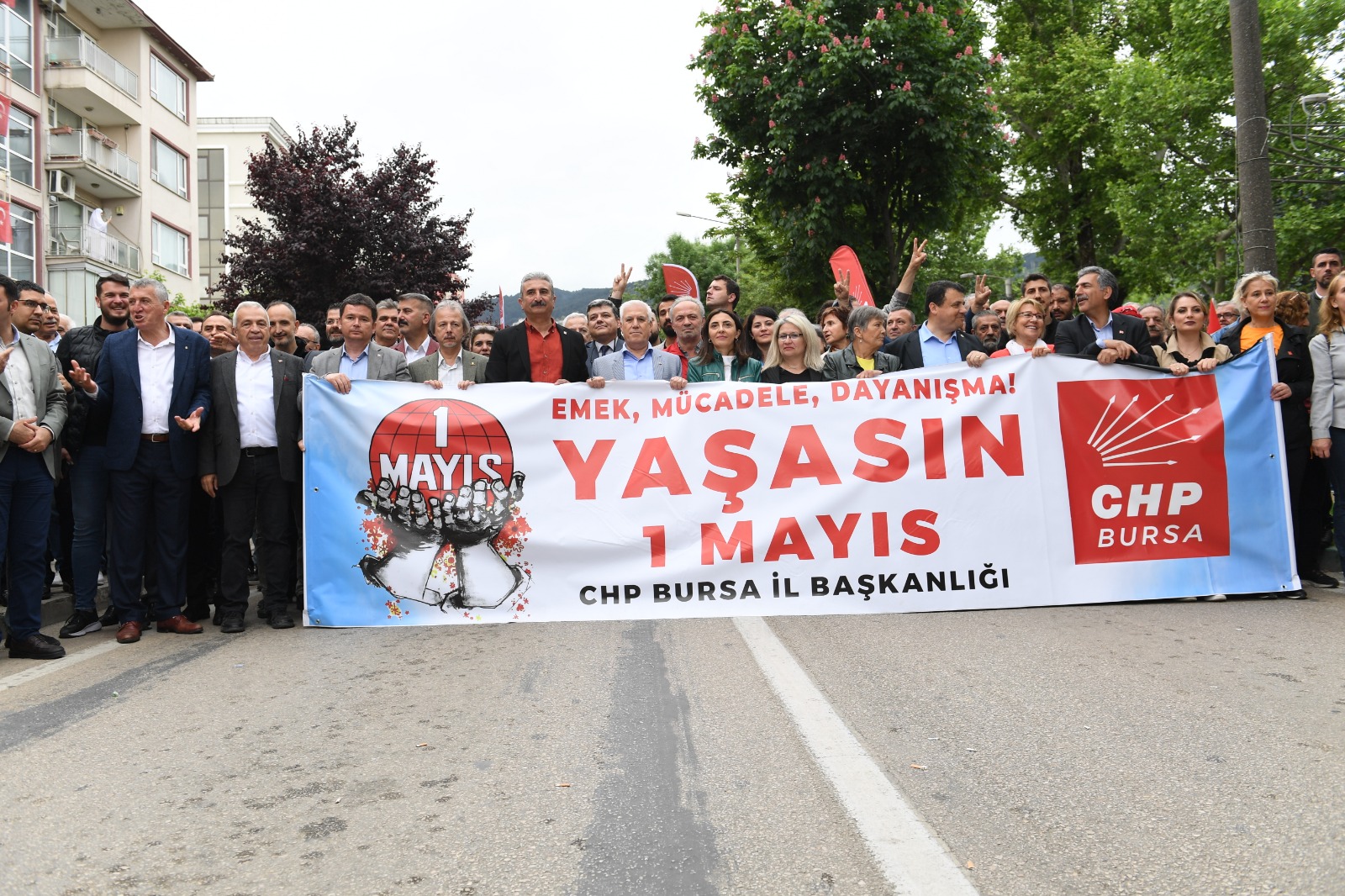 Bursa Osmangazi Belediye Başkanı Aydın 1 Mayıs'ı Emekçilere Birlikte Kutladı (1)