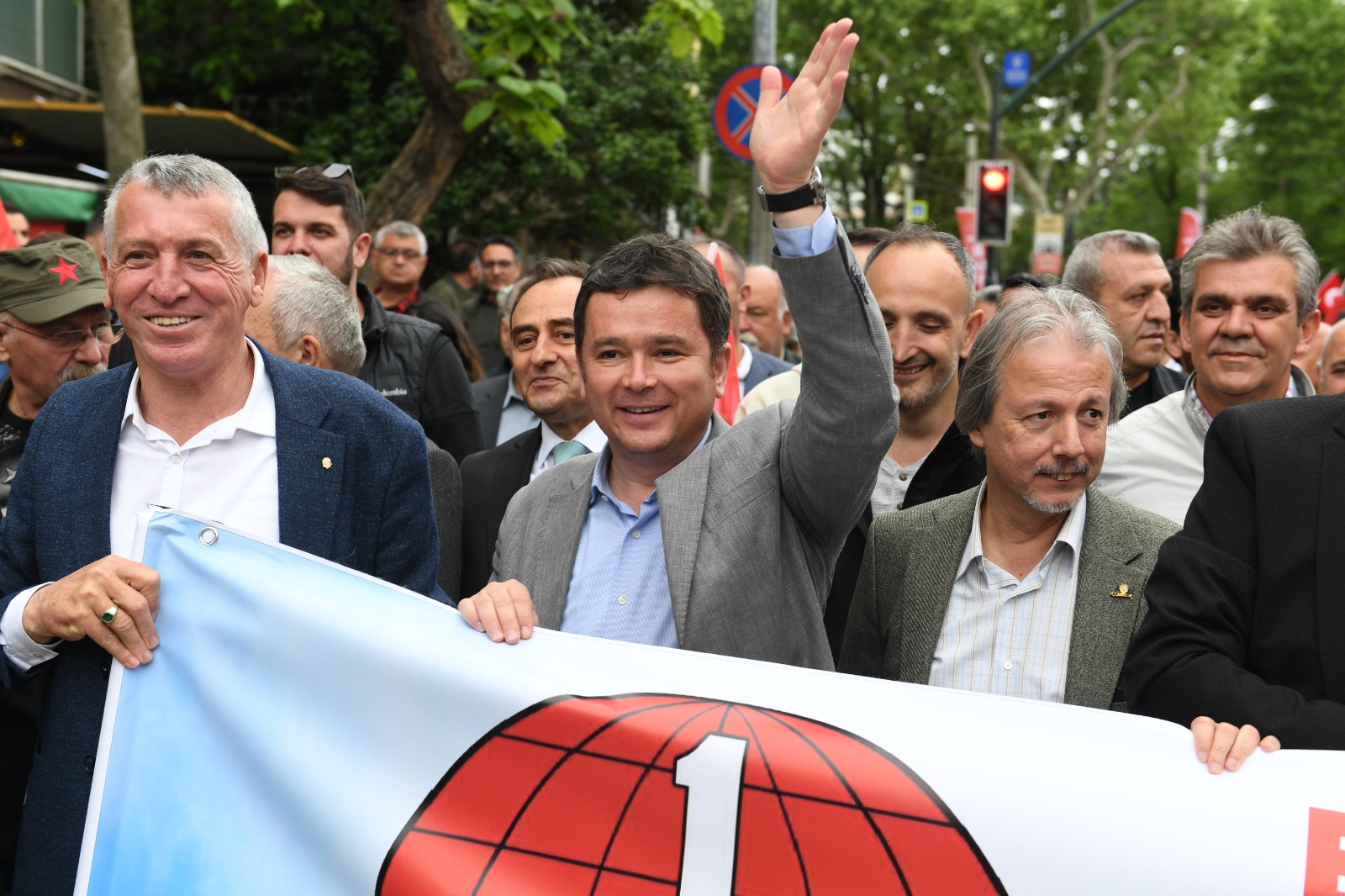 Bursa Osmangazi Belediye Başkanı Aydın 1 Mayıs'ı Emekçilere Birlikte Kutladı (5)