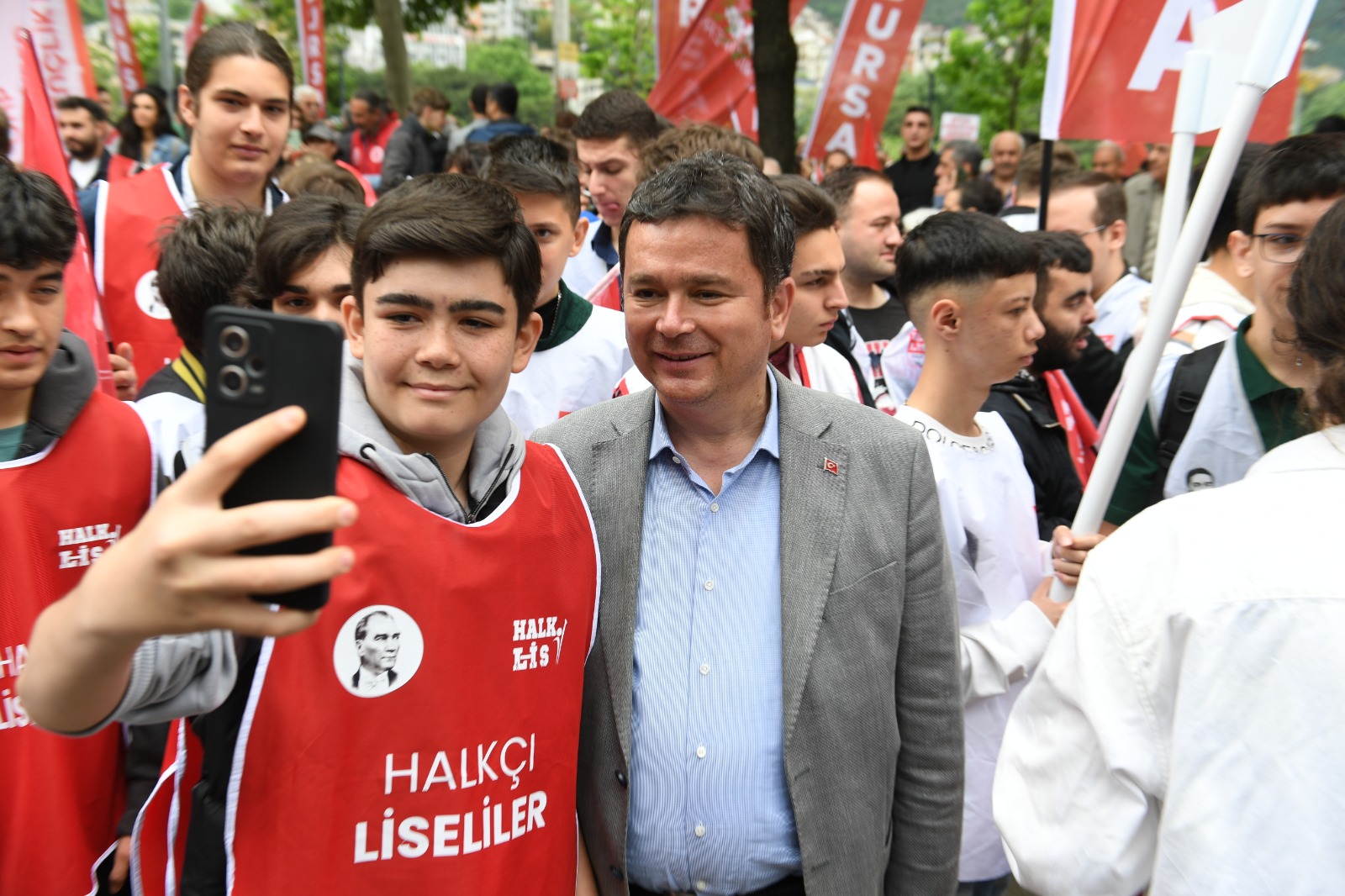 Bursa Osmangazi Belediye Başkanı Aydın 1 Mayıs'ı Emekçilere Birlikte Kutladı (7)