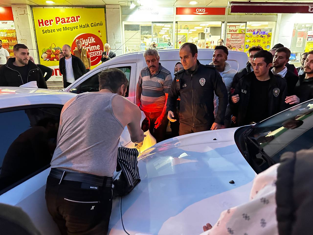 Bursa'da Kaza Sonrası Tansiyon Yükseldi, O Anlar Kamerada (5)