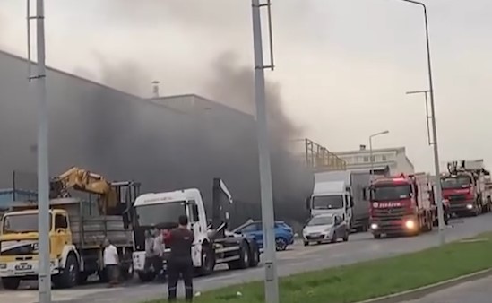 Bursa'da Otomotiv Fabrikasında Yangın! (3)