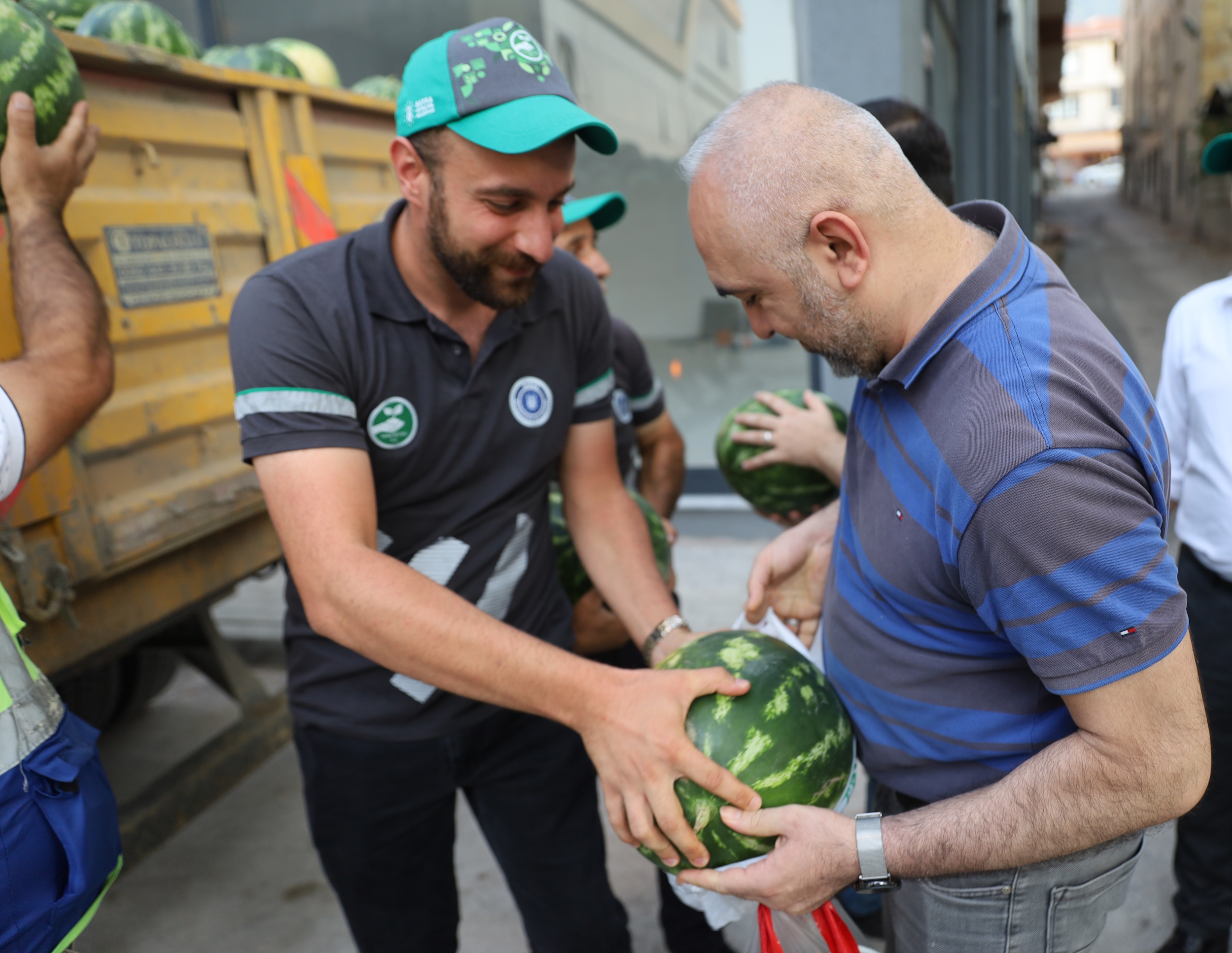 Buyuksehir Hem Ciftciyi Hem Vatandasi Gulumsetti