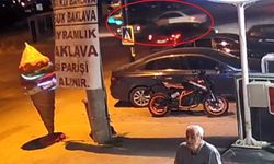 Bursa'da iki otomobil çarpıştı, sürücülerin yaralandığı kaza kamerada