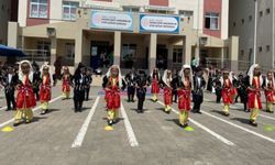 Bursa'da öğrenciler yıl sonu şenliğinde eğlendi