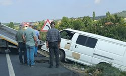 İnegöl'de minibüs şarampole yuvarlandı: 5 yaralı