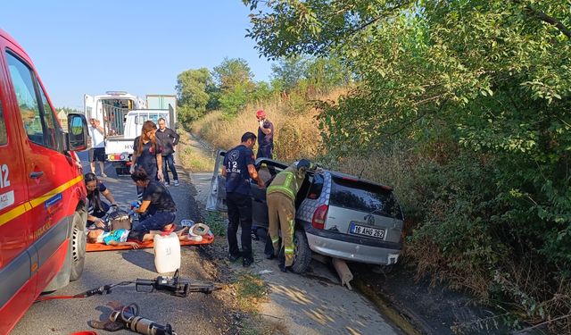 Otomobil yağmur suyu kanalına düştü: 1 ölü, 2’si çocuk 3 yaralı